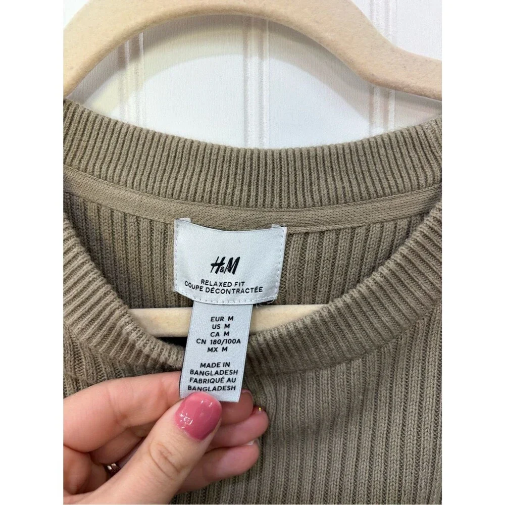 H&M Men's ribbed relaxed fit cotton Crewneck Sweater in tan brown